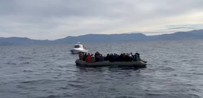 Ayvacık açıklarında 82 kaçak göçmen kurtarıldı, 17 kaçak göçmen yakalandı
