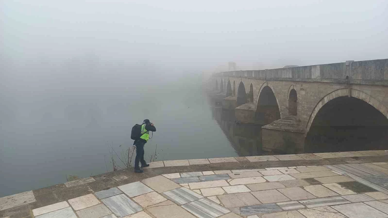 Edirne’de sis etkili oldu, tarihi simgeler gözden kayboldu
