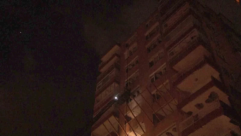 Kadıköy’de apartmanın çatısına yıldırım düştü