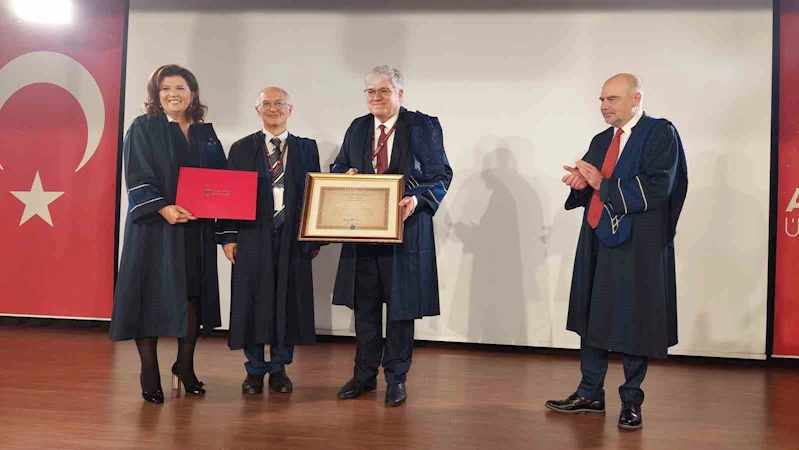 4 yılda hem Almanya’dan hem Türkiye’den hukuk diploması