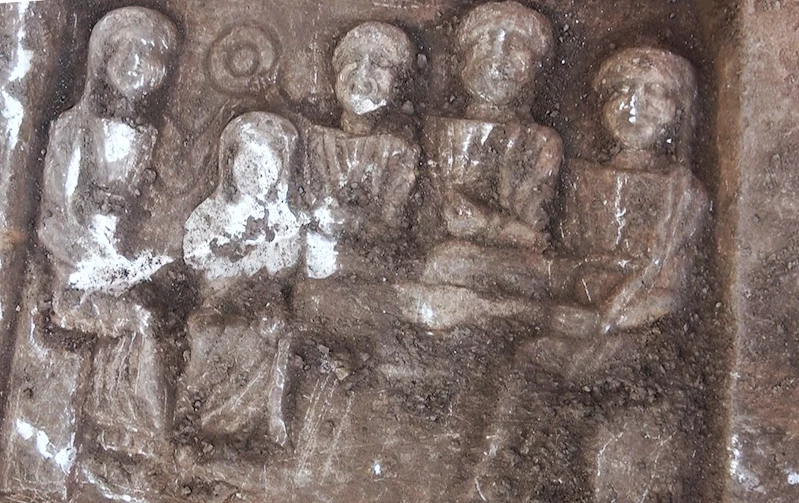 Yalova’da hafriyat çalışmasında bin 800 yıllık mezar steli çıktı
