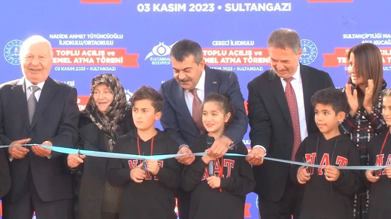 Milli Eğitim Bakanı Tekin Sultangazi’de okul açılışına katıldı
