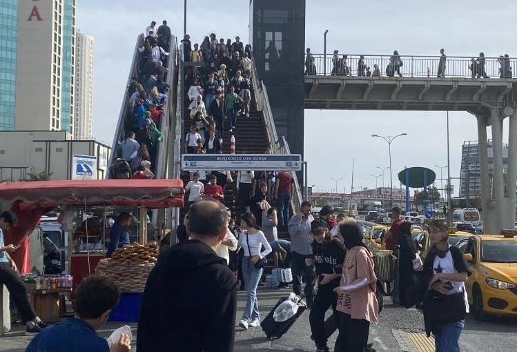 Uluslararası İstanbul Kitap Fuarı’nda hafta sonu yoğunluğu yaşandı
