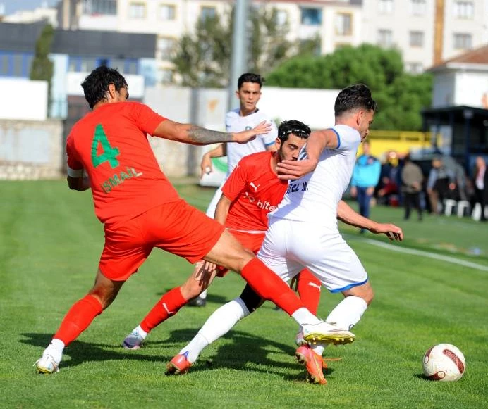 TFF 2. Lig: Karacabey Belediyespor: 1 - Diyarbekirspor: 1
