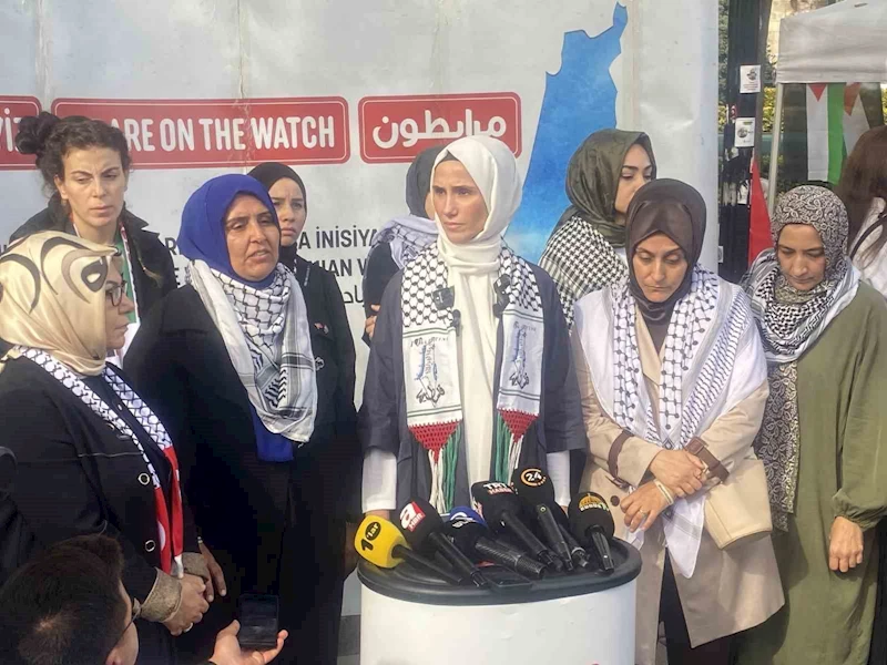 Sultanahmet’te Filistin’e destek için başlatılan oturma eylemine Sümeyye Erdoğan Bayraktar da katıldı
