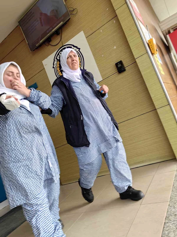 Elini makineye kaptırdı
