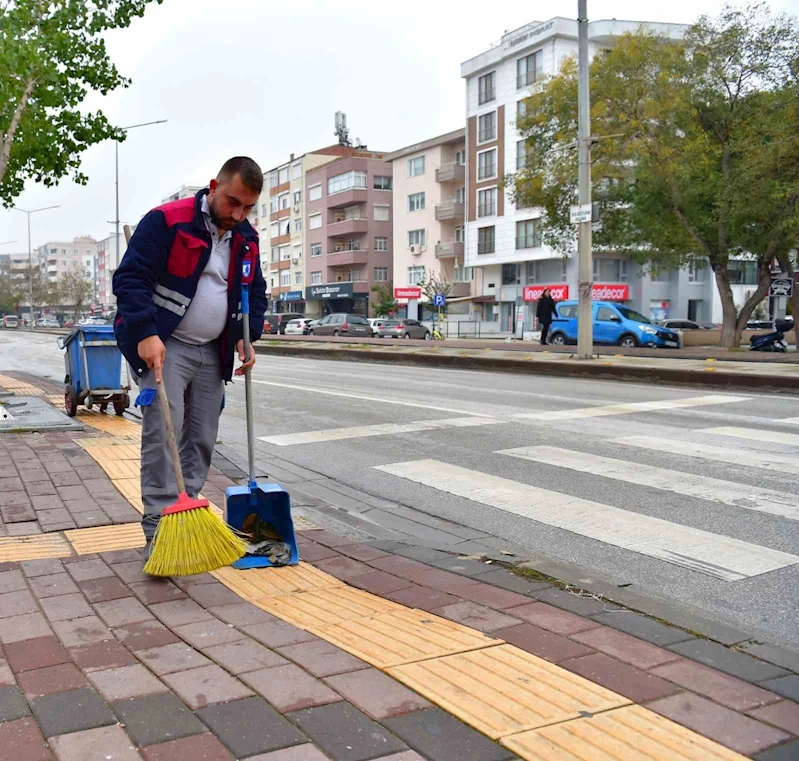 Atatürk Caddesinde genel temizlik çalışması gerçekleştirildi
