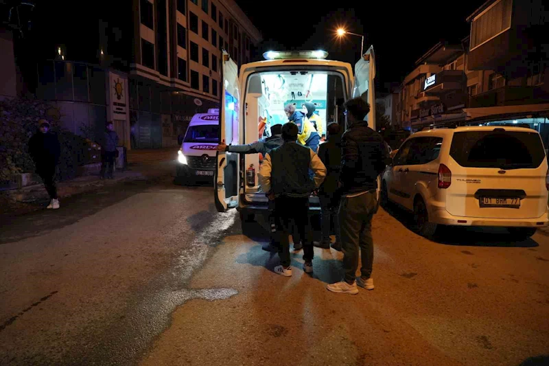 Edirne’de yayaya çarpmamak için manevra yapan motokurye yaralandı
