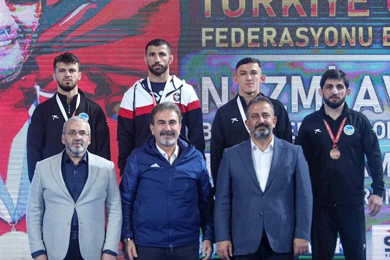 Büyükşehir güreşçileri Türkiye Şampiyonası’nda mindere çıktı
