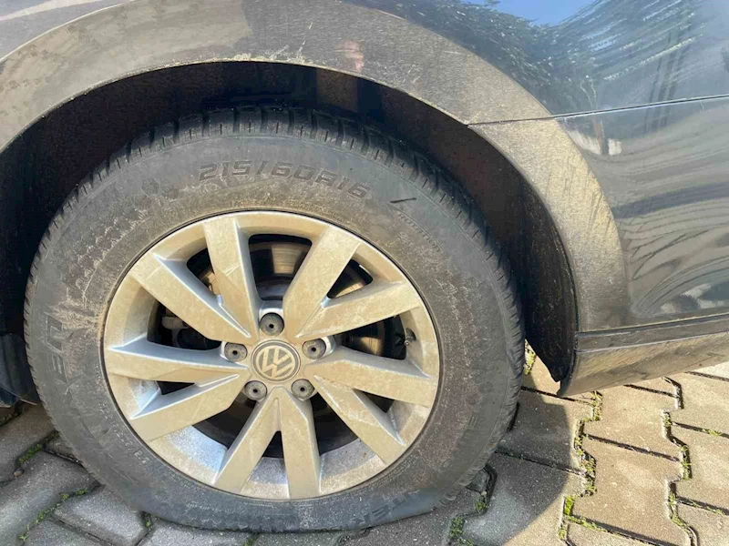 Armutlu Belediye Başkanı’nın makam ve şahsi araçlarına saldırı
