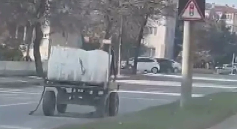 Edirne’de başıboş atın trafikte saçtığı dehşet kamerada
