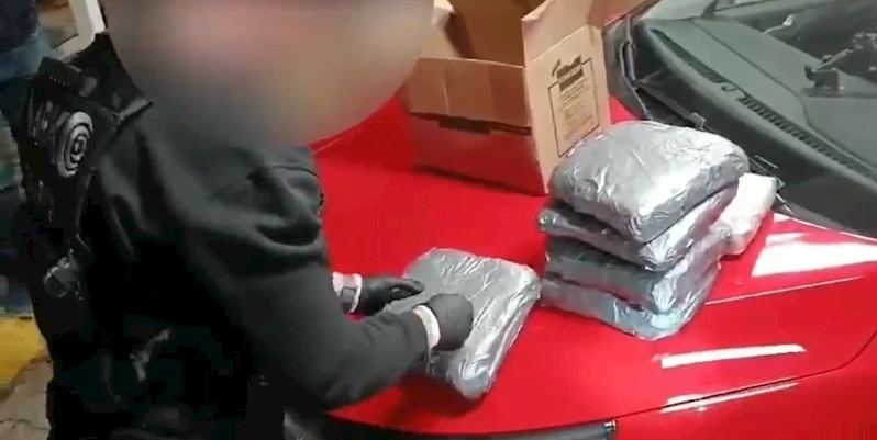 İstanbul’dan getirdikleri 13 kilo kokaini Sakarya’da polis yakaladı
