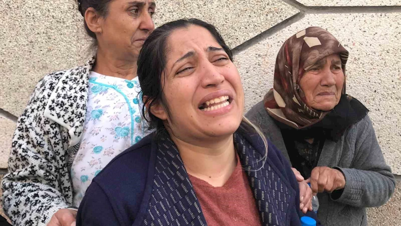 Evi yanan kadın komşularıyla gözyaşlarına boğuldu
