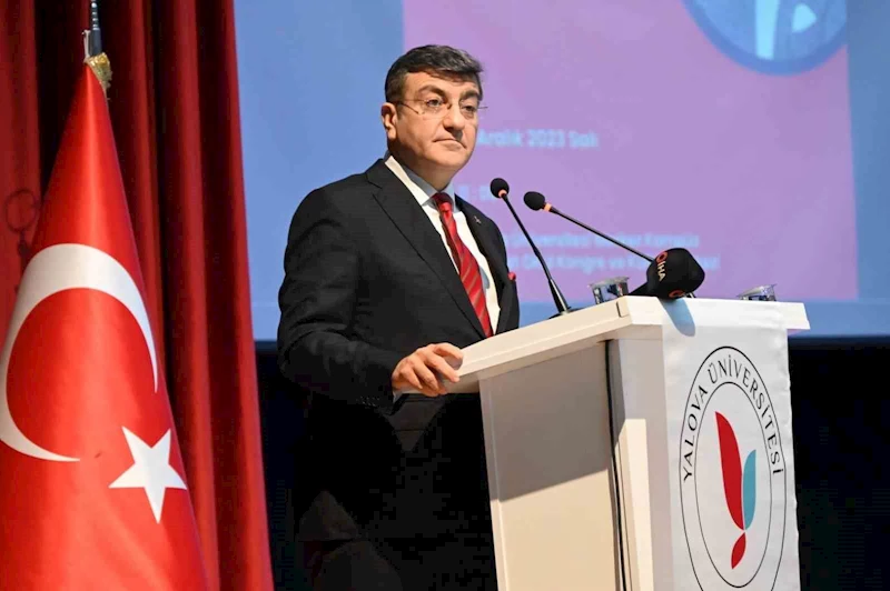 Yalova Üniversitesi’nin akademik yılı açılışının ilk dersi Prof. Dr. Hacısalihoğlu’ndan