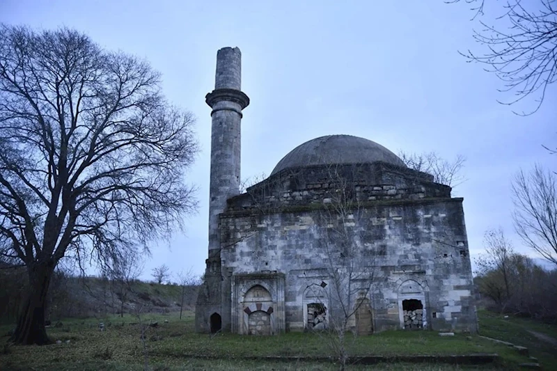 Taşkınlarla anılan 545 yıllık tek ’yalı camisi’ yerinde restore edilecek
