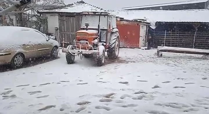 Uyarılar gerçeğe dönüştü: Edirne’de kar yağışı başladı
