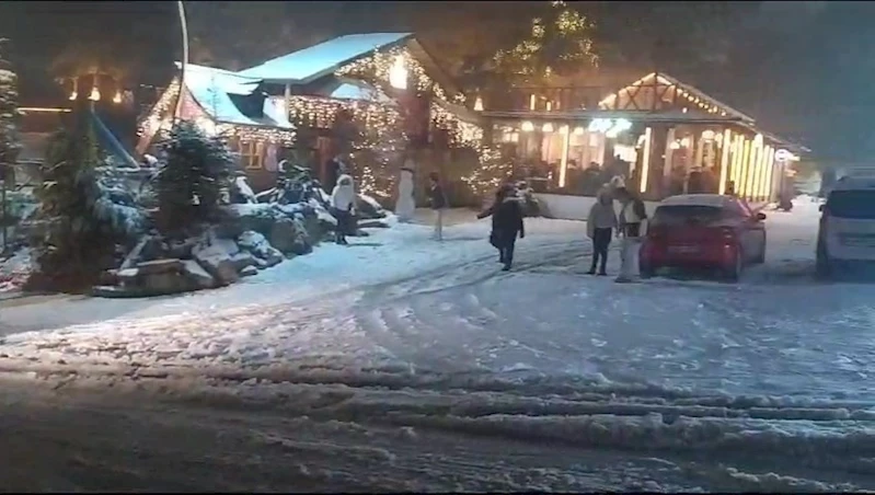 Ünlü turizm merkezi Kartepe’de kar yağışı etkili oluyor
