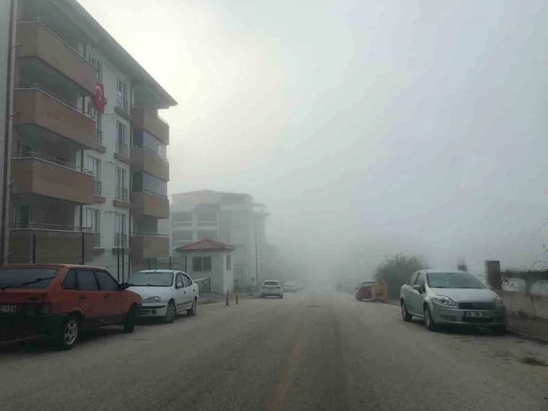 Bilecik’te etkili olan sis görüş mesafesini 10 metreye kadar düştü

