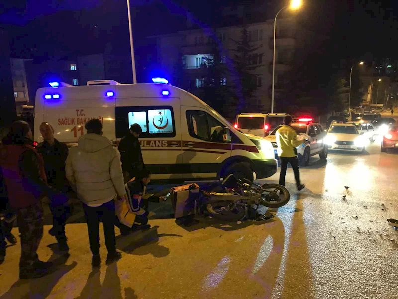 Bilecik’te motosiklet ile kamyonetin çarpıştı, 1 kişi yaralandı
