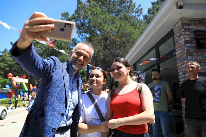 Çekmeköy Belediyesi’nden öğrencilere ulaşım desteği