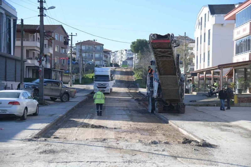 Yunus Emre Caddesi asfalta hazırlanıyor

