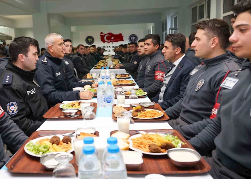 Bilecik Valisi, polis adaylarıyla bir araya geldi
