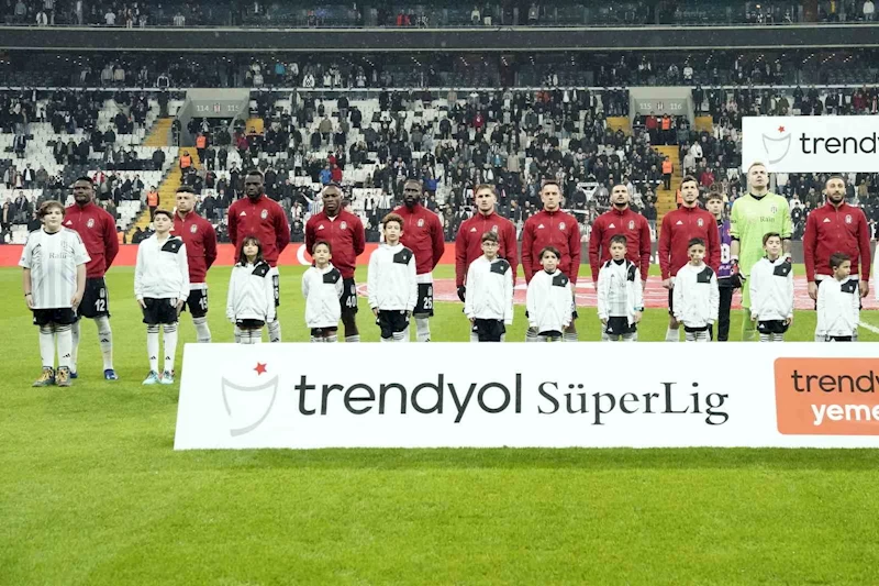 Beşiktaş, Alanyaspor karşısında 4 değişiklikle sahaya çıktı
