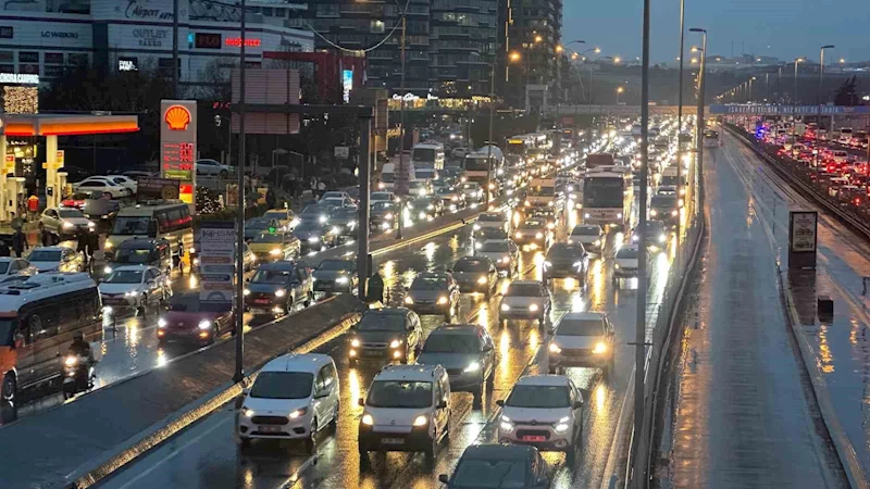 İstanbul’da trafik yoğunluğu yüzde 89’a ulaştı