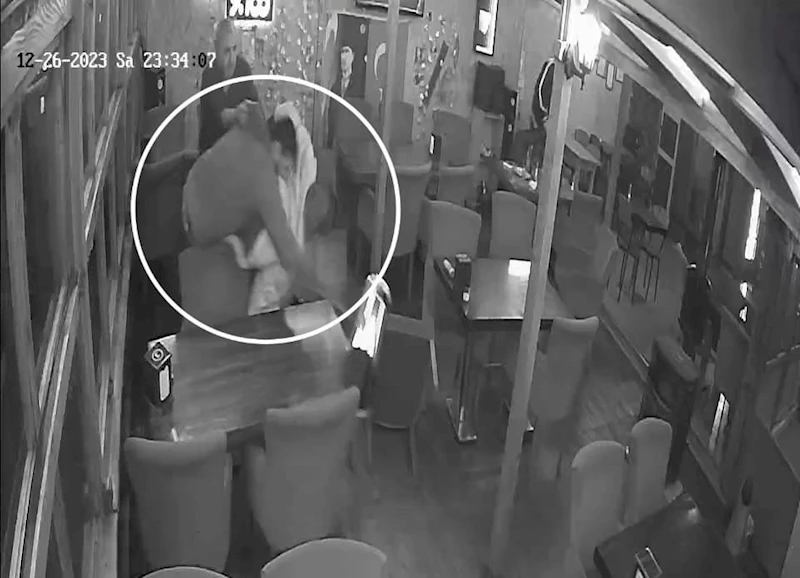 Kafedeki cinayet anı kamerada