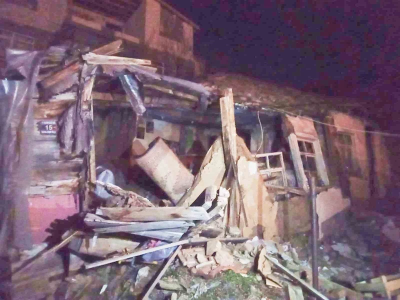 Edirne’de kerpiç ev çöktü, yaşlı kadın son anda kurtuldu
