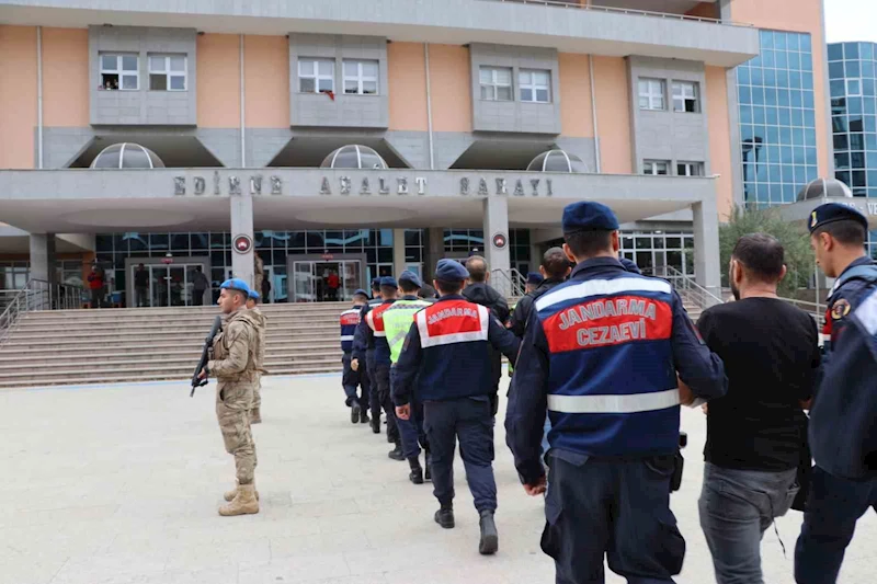Edirne’de jandarma ekipleri 105 şüpheli şahsı kıskıvrak yakaladı
