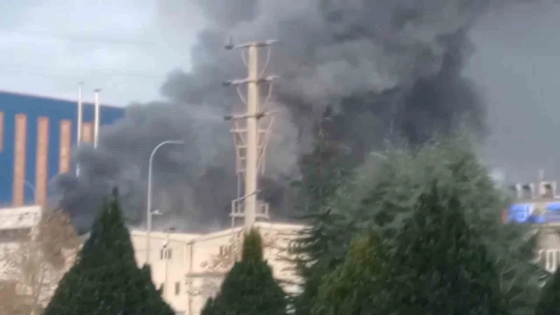 Bursa’da plastik toplama fabrikasında yangın söndürüldü
