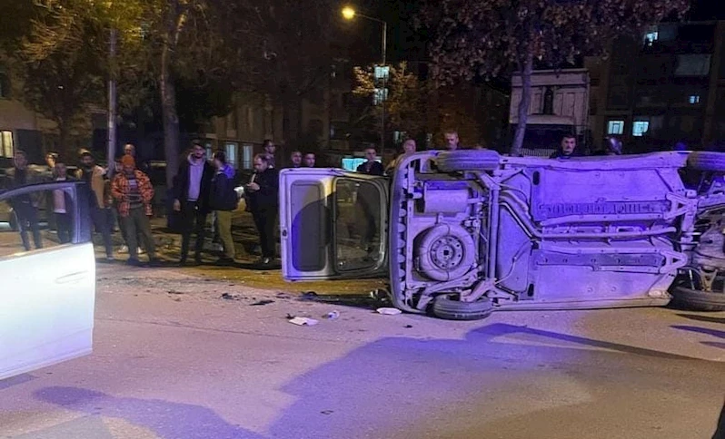 Merzifon’da 2 araç çarpıştı, sürücüler yaralandı
