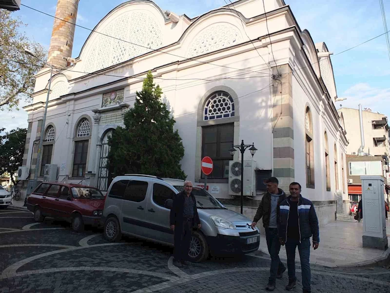 Burhaniye’de tarihi camiye hayırsever güzelliği
