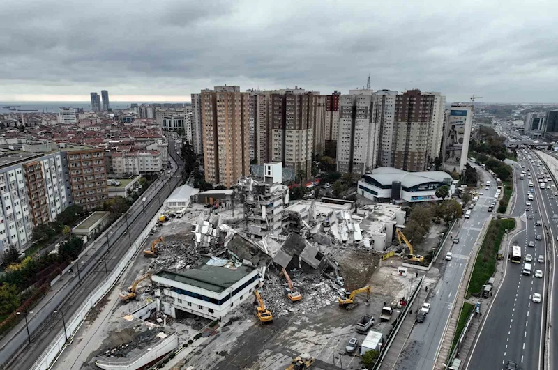 İstanbul’un 33 yıllık E-5 manzarası değişiyor, iki binanın yıkımı havadan görüntülendi
