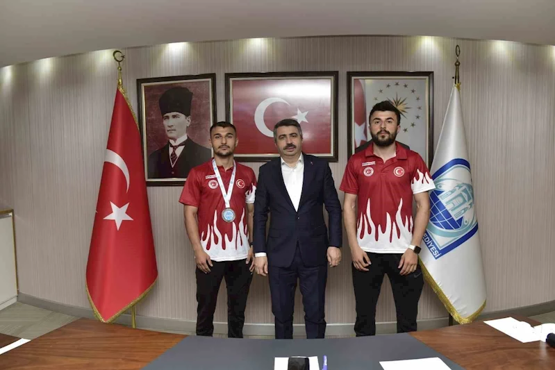 Başkan Yılmaz, şampiyonları ağırladı
