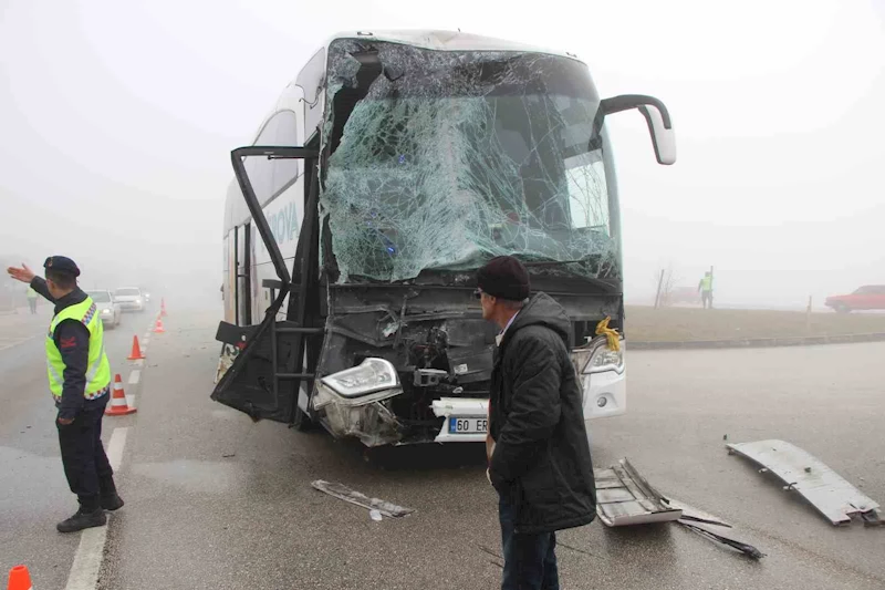 Amasya’da yoğun sis zincirleme kazalara yol açtı: 5 yaralı
