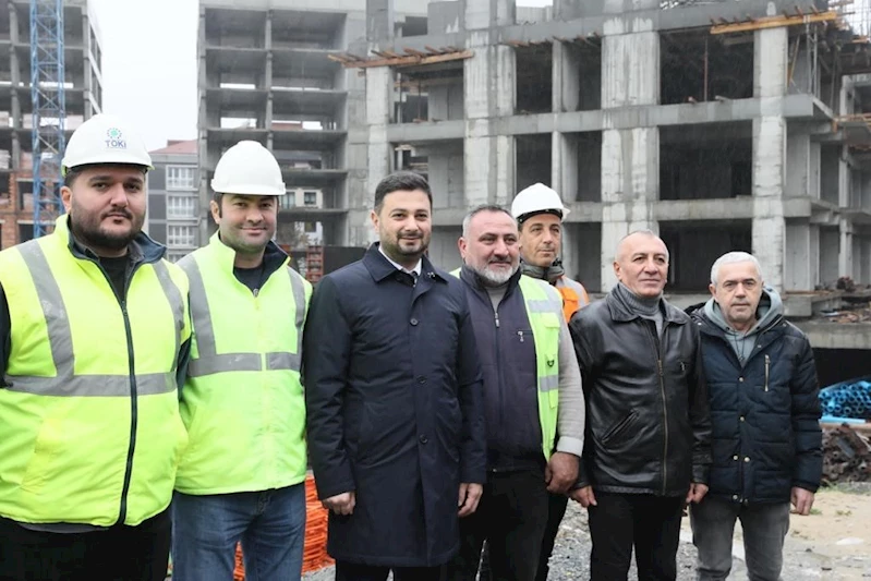 Kağıthane Belediye Başkanı Öztekin, kentsel dönüşüm projesindeki Hizmet Sitesi’ni gezdi