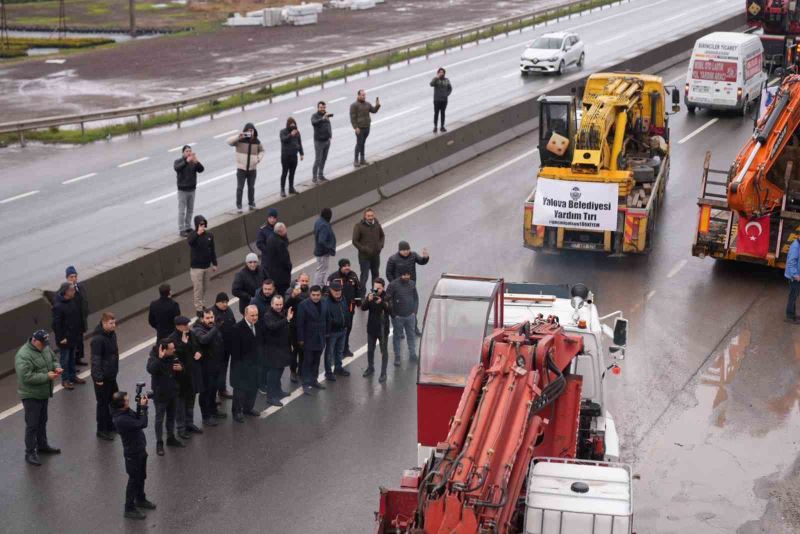 Yalova’dan deprem bölgesine 204 yardım yüklü araç gönderildi