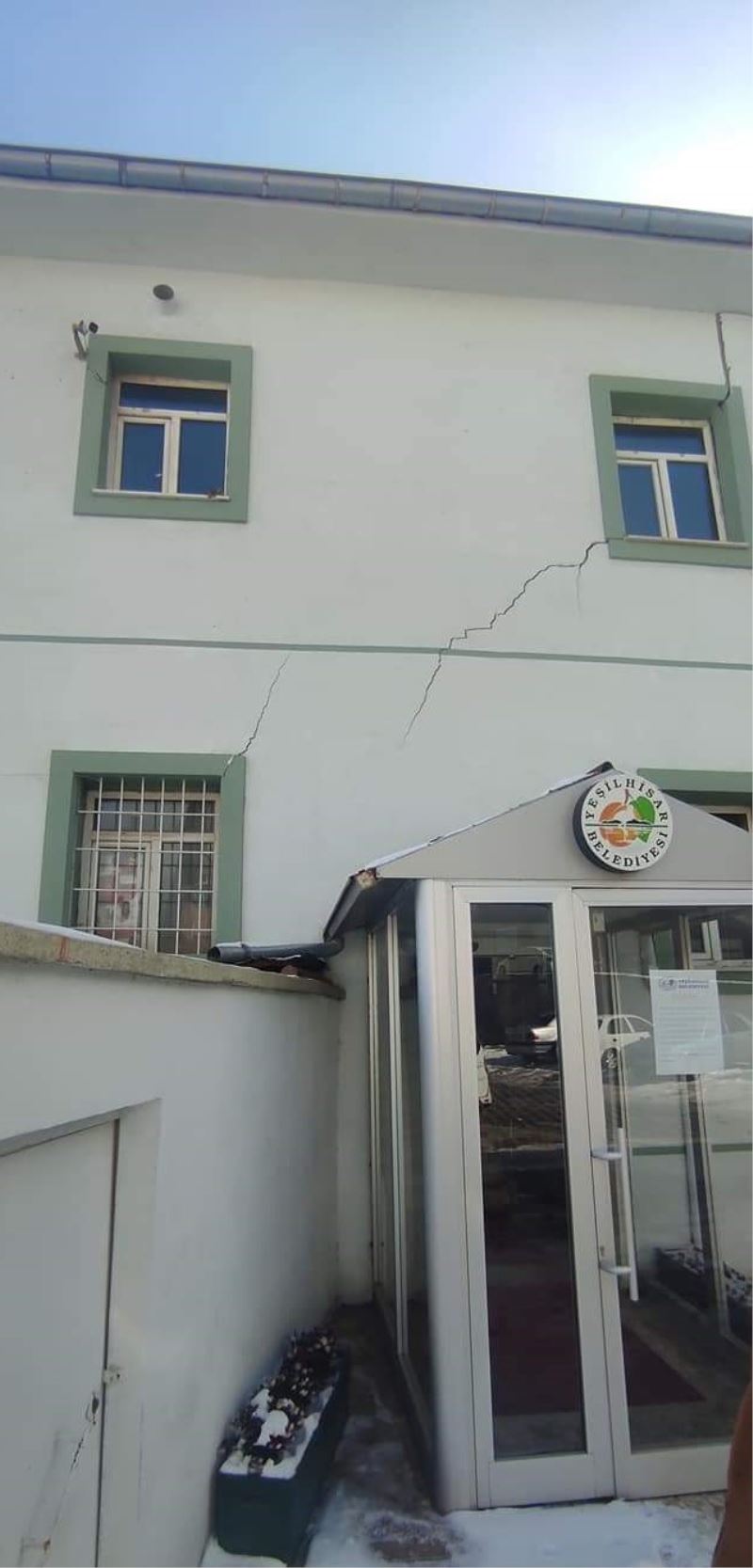 Kayseri’de belediye binası da depremden etkilendi