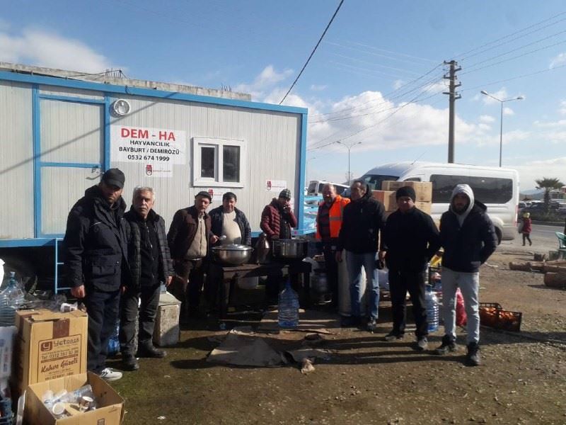 Bayburt Eymür köyünün yardım aracı Nurdağı’na ulaştı