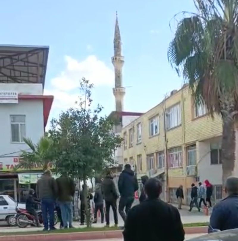 Adana’da hasarlı minare kontrollü yıkıldı
