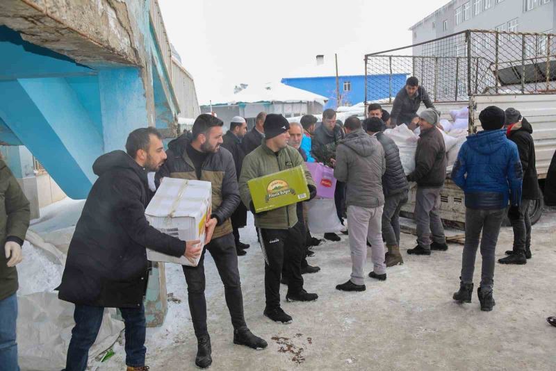 Başkale’de deprem bölgeleri için yardım seferberliği devam ediyor