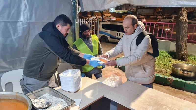 Kepez’de depremzedeler için Sahra Mutfağı kuruldu
