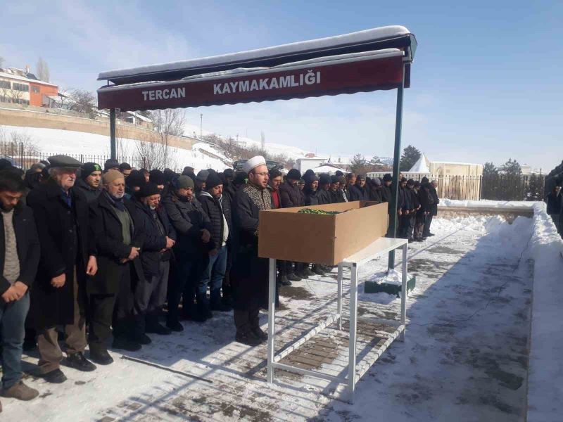 Depremde hayatını kaybeden Güzel, Tercan’da toprağa verildi
