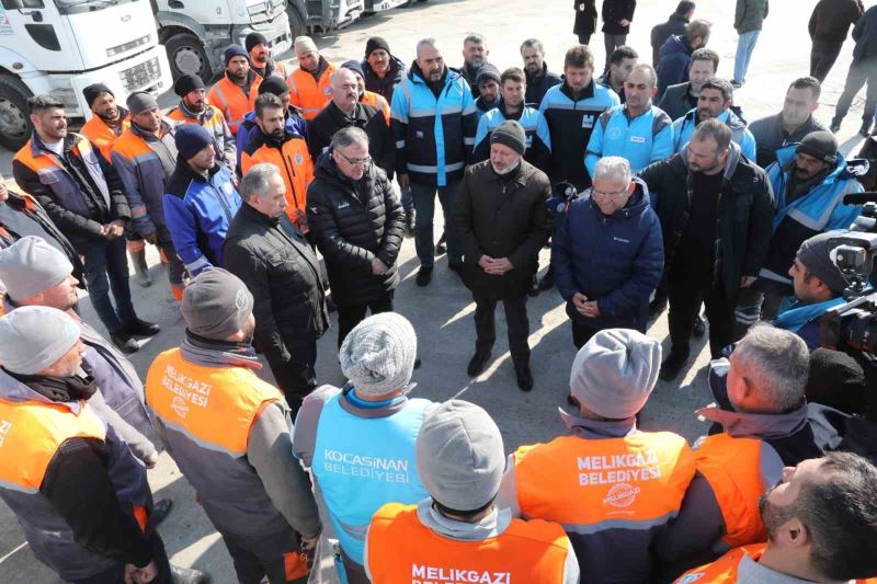 Başkan Çolakbayrakdar: “Tüm imkanlarımız ile deprem bölgelerindeyiz”