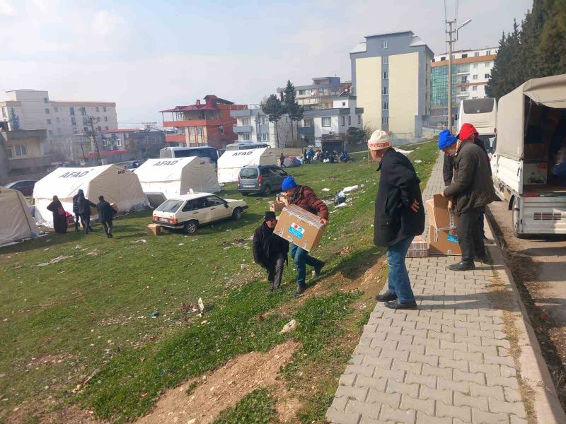 Körfez Belediyesi, Kahramanmaraş’ta 8 ekip ile 103 mahallede çalışma yürütüyor