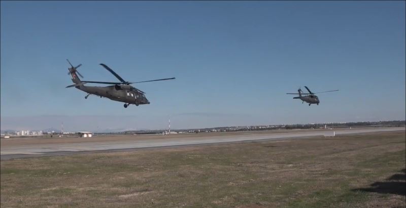 İncirlik üssünden helikopterlerle deprem bölgesine yardımlar ulaştırılmaya devam ediyor