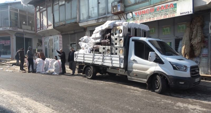 Muş’tan deprem bölgesine 600 soba gönderildi
