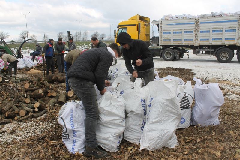 Deprem bölgesine yardımlar artarak sürüyor